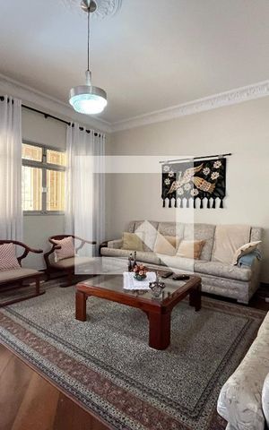 Casa à venda com 240m², 5 quartos e 5 vagas Casa à venda com 240m², 5 quartos e 5 vagasSala