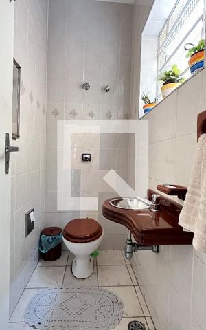 Casa à venda com 240m², 5 quartos e 5 vagas Casa à venda com 240m², 5 quartos e 5 vagasLavabo
