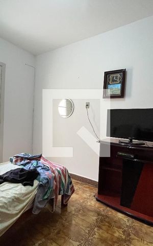 Casa à venda com 240m², 5 quartos e 5 vagas Casa à venda com 240m², 5 quartos e 5 vagasEdícula - Quarto