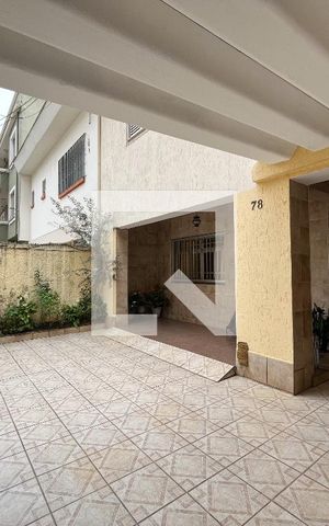 Casa à venda com 240m², 5 quartos e 5 vagas Casa à venda com 240m², 5 quartos e 5 vagasGaragem