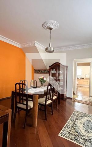Casa à venda com 240m², 5 quartos e 5 vagas Casa à venda com 240m², 5 quartos e 5 vagasSala de Jantar