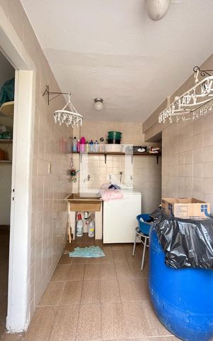 Casa à venda com 240m², 5 quartos e 5 vagas Casa à venda com 240m², 5 quartos e 5 vagasÁrea de Serviço