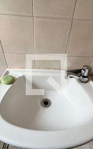 Casa à venda com 240m², 5 quartos e 5 vagas Casa à venda com 240m², 5 quartos e 5 vagasEdícula - Banheiro
