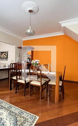 Casa à venda com 240m², 5 quartos e 5 vagas Casa à venda com 240m², 5 quartos e 5 vagasSala de Jantar