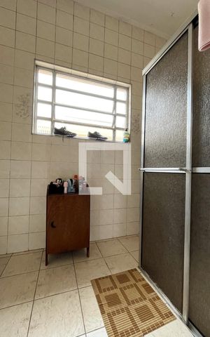 Casa à venda com 240m², 5 quartos e 5 vagas Casa à venda com 240m², 5 quartos e 5 vagasBanheiro do Quarto 1