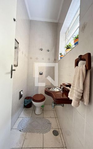 Casa à venda com 240m², 5 quartos e 5 vagas Casa à venda com 240m², 5 quartos e 5 vagasLavabo