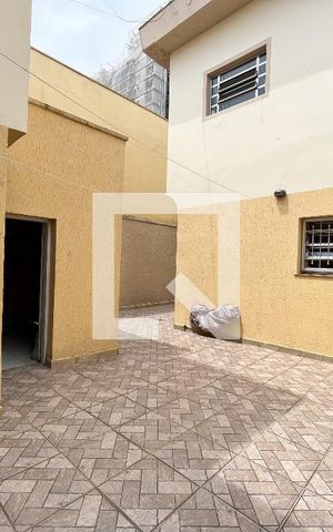 Casa à venda com 240m², 5 quartos e 5 vagas Casa à venda com 240m², 5 quartos e 5 vagasÁrea Externa
