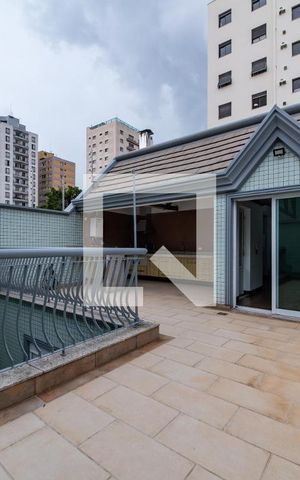 Casa à venda com 360m², 3 quartos e 4 vagas Casa à venda com 360m², 3 quartos e 4 vagasÁrea comum - Churrasqueira