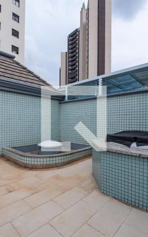 Casa à venda com 360m², 3 quartos e 4 vagas Casa à venda com 360m², 3 quartos e 4 vagasÁrea comum - Churrasqueira