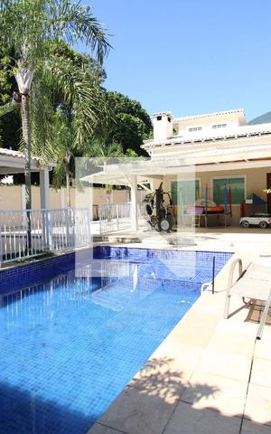 Casa de condomínio à venda com 800m², 5 quartos e 8 vagasÁrea Externa da casa