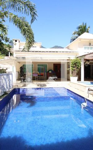 Casa de condomínio à venda com 800m², 5 quartos e 8 vagasÁrea Externa da casa