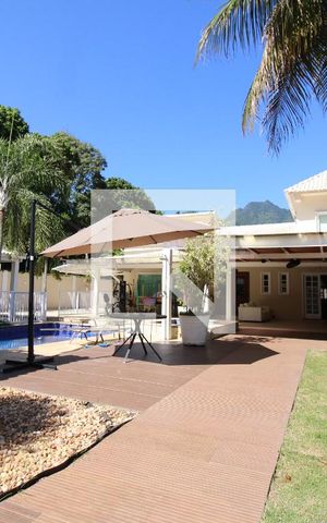 Casa de condomínio à venda com 800m², 5 quartos e 8 vagasÁrea Externa da casa