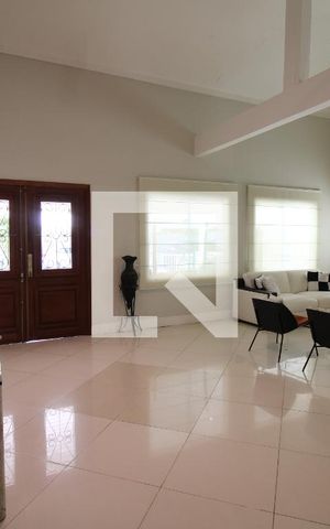 Casa de condomínio à venda com 800m², 5 quartos e 8 vagasSala