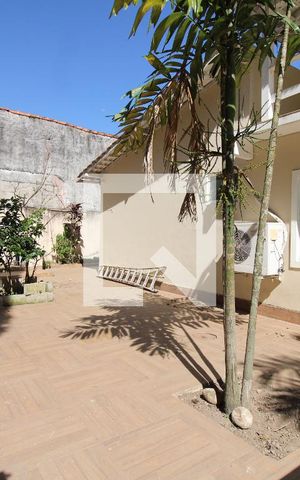 Casa de condomínio à venda com 800m², 5 quartos e 8 vagasÁrea Externa da casa - Canil