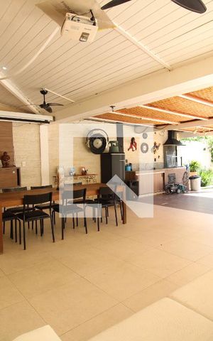 Casa de condomínio à venda com 800m², 5 quartos e 8 vagasÁrea Externa da casa