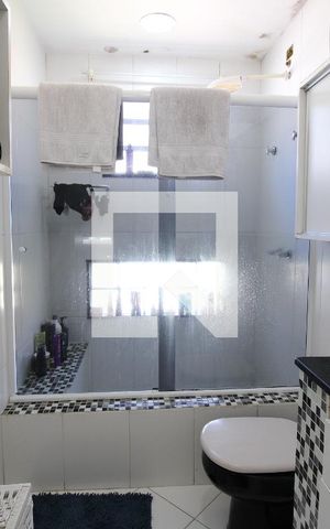 Casa de condomínio à venda com 800m², 5 quartos e 8 vagasBanheiro da Suíte