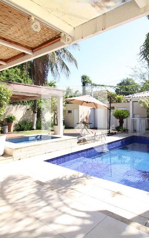 Casa de condomínio à venda com 800m², 5 quartos e 8 vagasÁrea Externa da casa