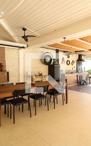 Casa de condomínio à venda com 800m², 5 quartos e 8 vagasÁrea Externa da casa