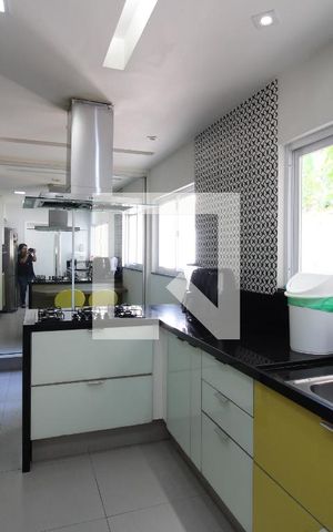 Casa de condomínio à venda com 800m², 5 quartos e 8 vagasCozinha