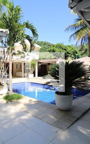 Casa de condomínio à venda com 800m², 5 quartos e 8 vagasÁrea Externa da casa