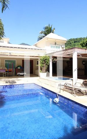 Casa de condomínio à venda com 800m², 5 quartos e 8 vagasÁrea Externa da casa