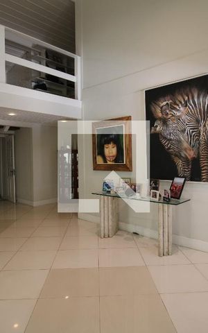 Casa de condomínio à venda com 800m², 5 quartos e 8 vagasSala