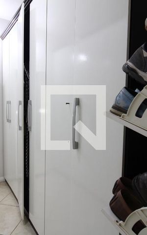 Casa de condomínio à venda com 800m², 5 quartos e 8 vagasCloset
