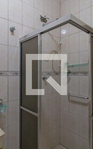 Casa à venda com 200m², 3 quartos e 2 vagas Casa à venda com 200m², 3 quartos e 2 vagasBanheiro 1