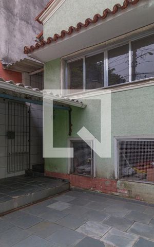 Casa à venda com 200m², 3 quartos e 2 vagas Casa à venda com 200m², 3 quartos e 2 vagasGaragem
