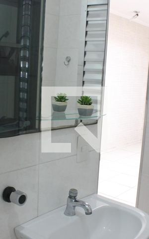 Casa à venda com 164m², 4 quartos e 1 vagaBanheiro na área de lavanderia