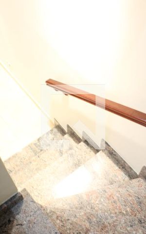 Casa à venda com 164m², 4 quartos e 1 vagaEscada da sala