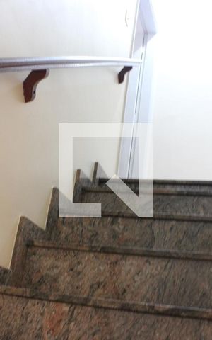 Casa à venda com 164m², 4 quartos e 1 vagaEscada da sala