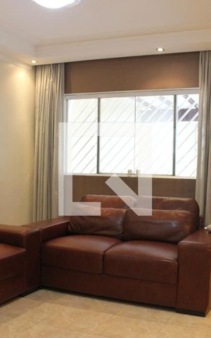 Casa à venda com 164m², 4 quartos e 1 vagaSala