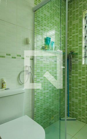 Casa à venda com 169m², 3 quartos e 2 vagas Casa à venda com 169m², 3 quartos e 2 vagasBanheiro
