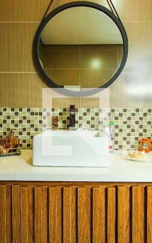 Casa à venda com 169m², 3 quartos e 2 vagas Casa à venda com 169m², 3 quartos e 2 vagasBanheiro