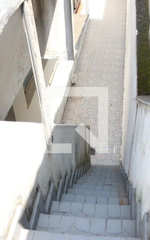 Casa à venda com 224m², 2 quartos e 4 vagasEscada