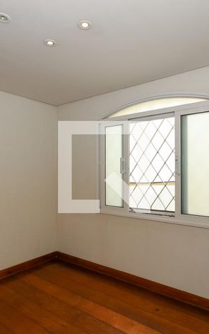 Casa à venda com 600m², 3 quartos e 4 vagas Casa à venda com 600m², 3 quartos e 4 vagasCopa