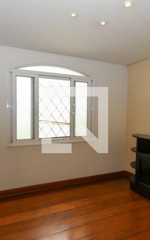 Casa à venda com 600m², 3 quartos e 4 vagas Casa à venda com 600m², 3 quartos e 4 vagasCopa