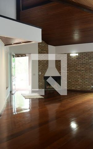 Casa de condomínio para alugar com 340m², 3 quartos e 8 vagasSala