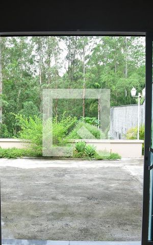 Casa de condomínio para alugar com 340m², 3 quartos e 8 vagasSala
