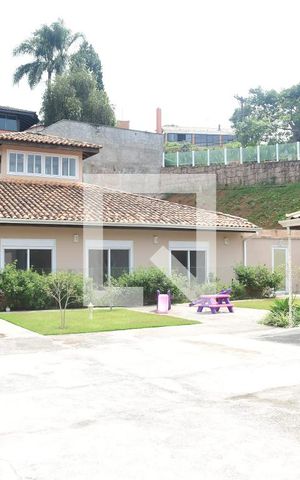 Casa de condomínio para alugar com 340m², 3 quartos e 8 vagasFachada