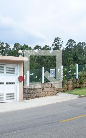 Casa de condomínio para alugar com 340m², 3 quartos e 8 vagasFachada