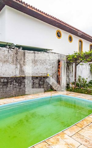 Casa à venda com 417m², 3 quartos e 7 vagas Casa à venda com 417m², 3 quartos e 7 vagasÁrea Externa