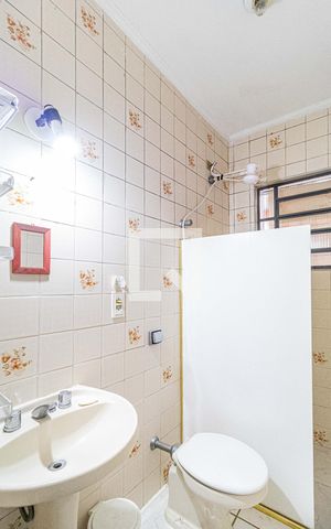 Casa à venda com 120m², 5 quartos e 2 vagas Casa à venda com 120m², 5 quartos e 2 vagasSuite 02 - Banheiro