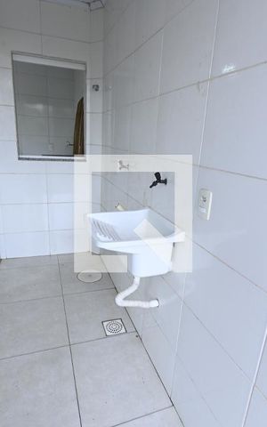 Casa para alugar com 60m², 2 quartos e 1 vagaÁrea de Serviço
