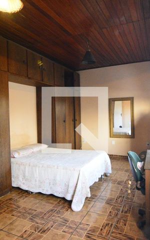 Casa à venda com 311m², 5 quartos e 1 vagaQuarto