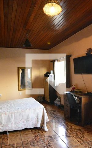 Casa à venda com 311m², 5 quartos e 1 vagaQuarto