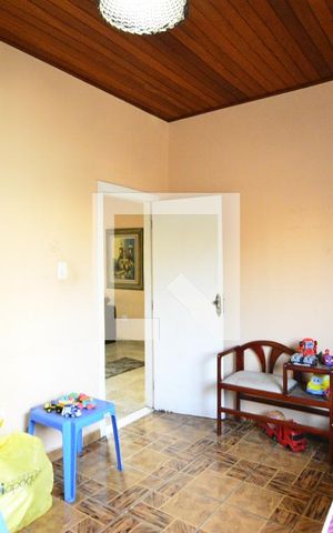 Casa à venda com 311m², 5 quartos e 1 vagaQuarto