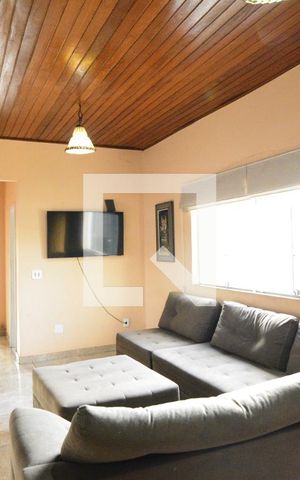 Casa à venda com 311m², 5 quartos e 1 vagaSala