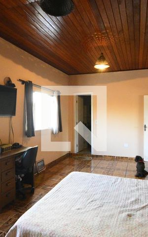 Casa à venda com 311m², 5 quartos e 1 vagaQuarto